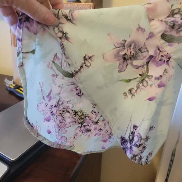 Belle by Kim Gravel Printed Stretch 3/4 Flutter Sleeve Top - M - EUC - Picture 5 of 10